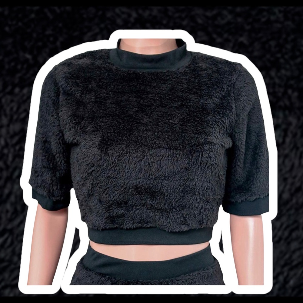 BRAND NEW Faux Fur, Spandex, 2 piece skirt & 3 quarter sleeve set..
